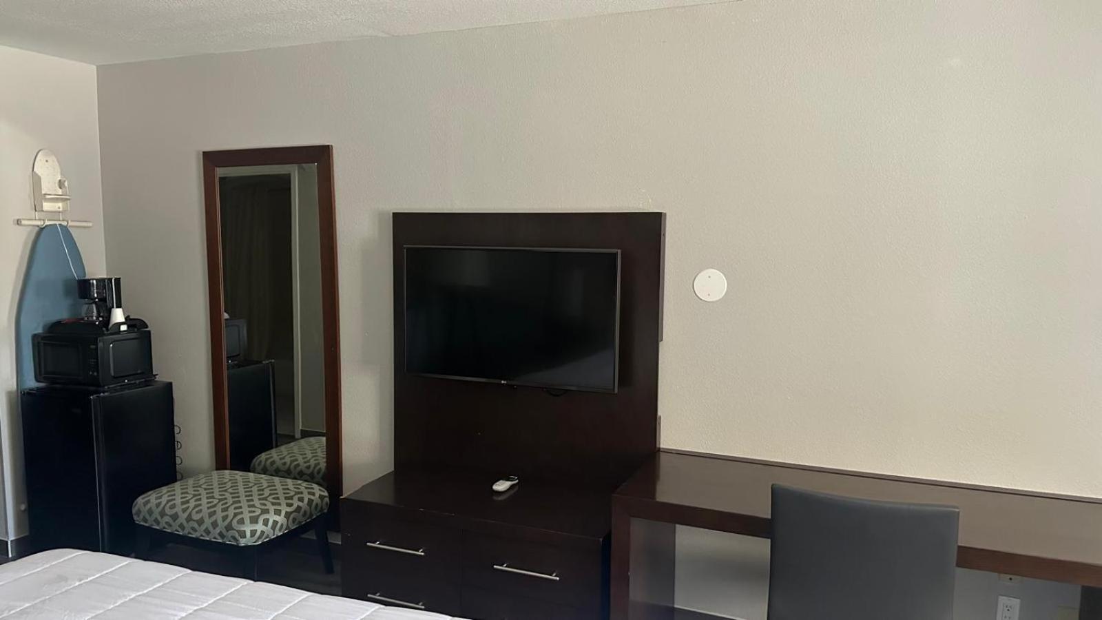 Motel Executive & West Columbia